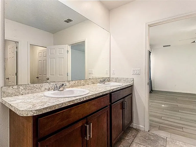 769 Forest Trace Cir — Photo 13