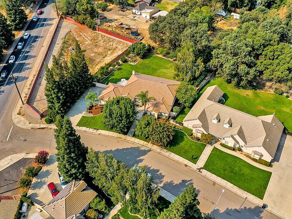 2nd image of 9901 Country Oak Ct