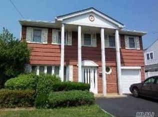 2904 Riverside Dr, Wantagh, NY 11793
