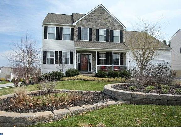 2nd image of 103 Iron Horse Ln