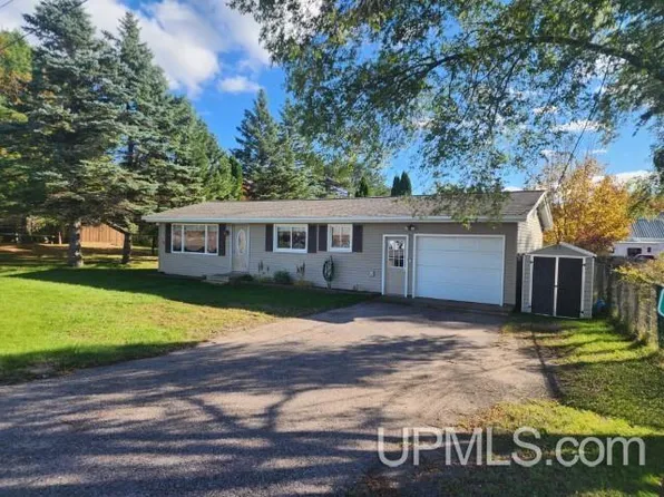 20123 E Sharon Ave, Houghton, MI 49931