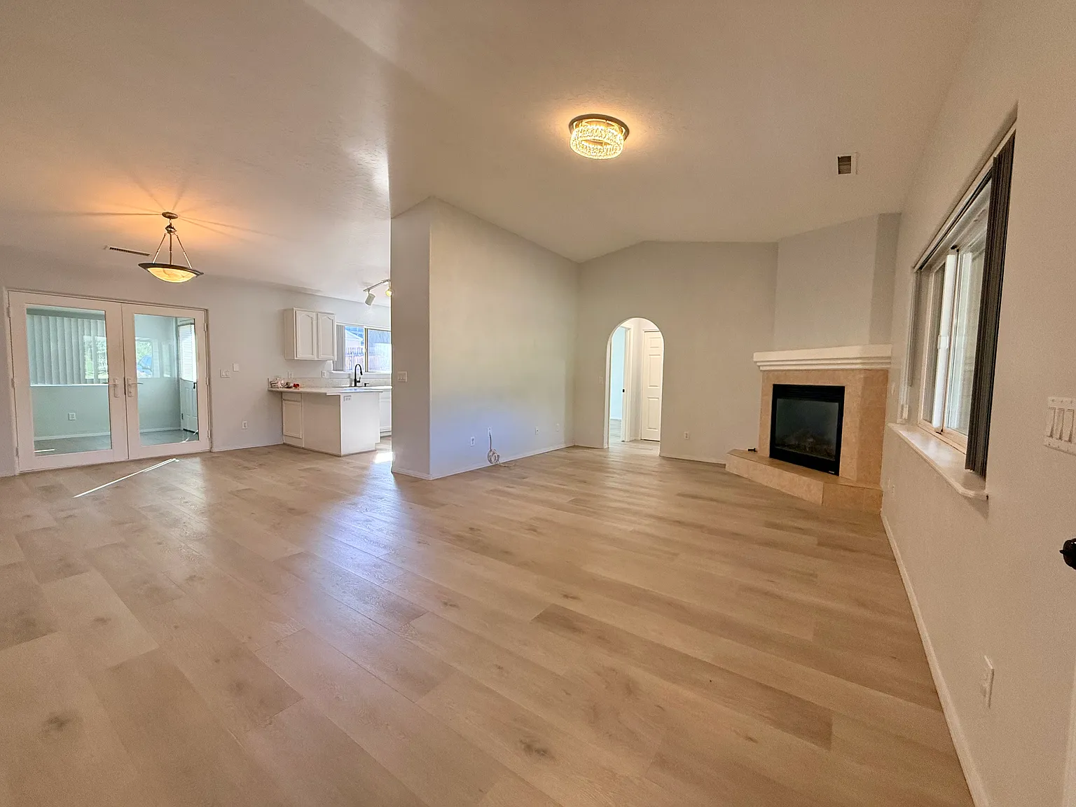 1870 E Donner Trl — Photo 1