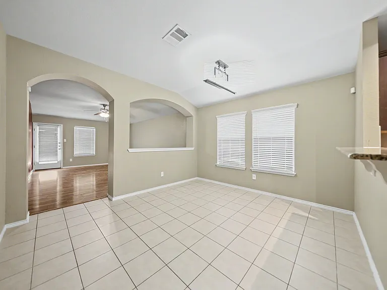 4907 Bayer Hollow Dr — Photo 6