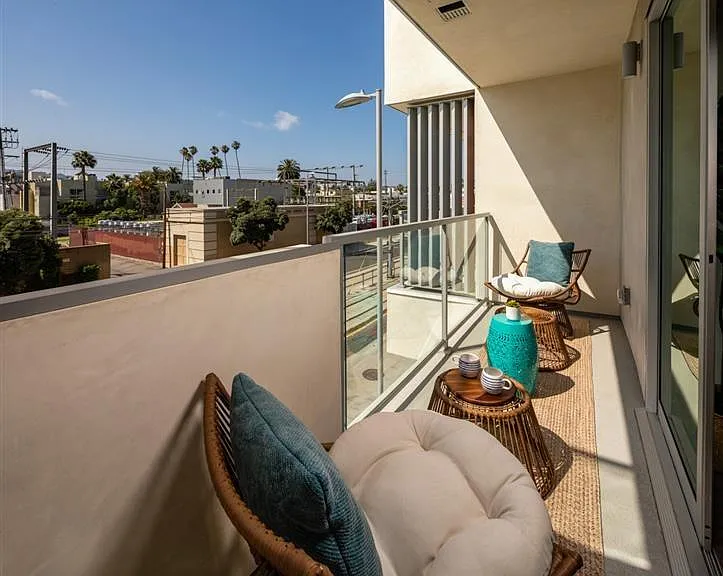 balcony