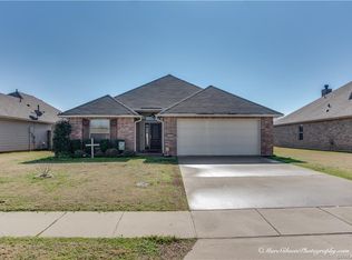 3935 White Lake Dr, Bossier City, LA 71111