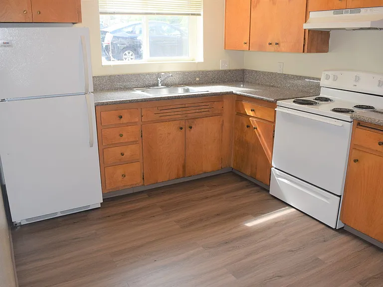 Sanders Apartments — Photo 8