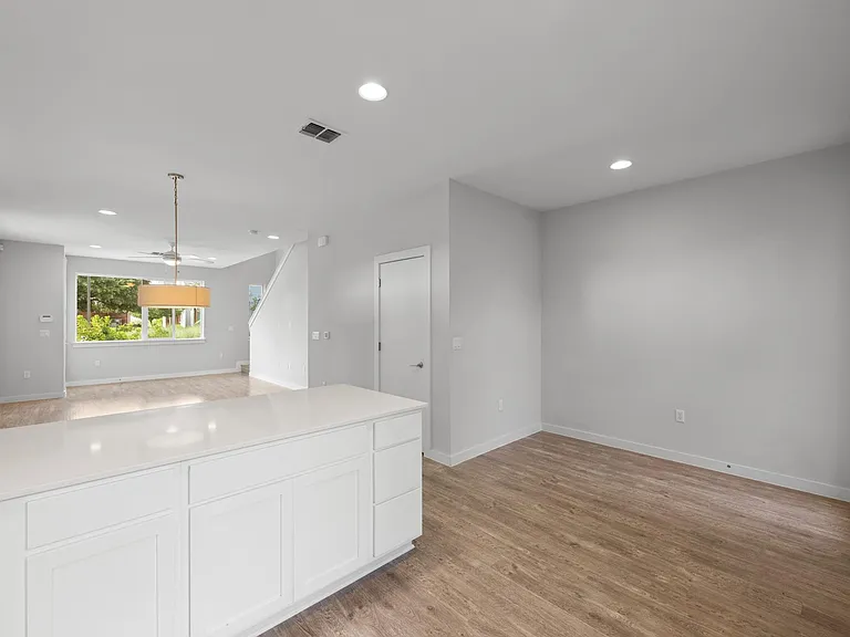 801 N Bluff Dr #17 — Photo 13