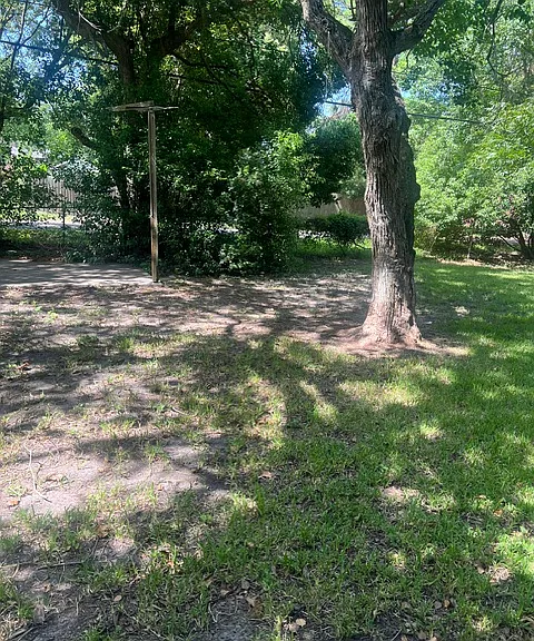 1910 Oaklawn Dr — Photo 27