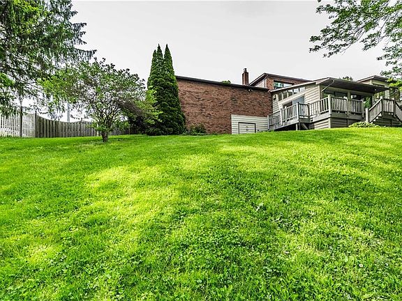2nd image of 1416 Riverbend Dr