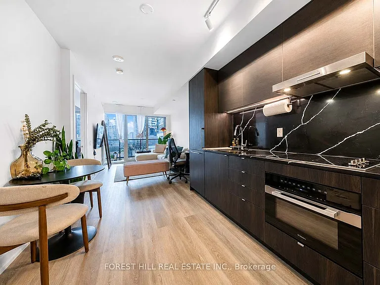 771 Yonge St W #601 — Photo 8