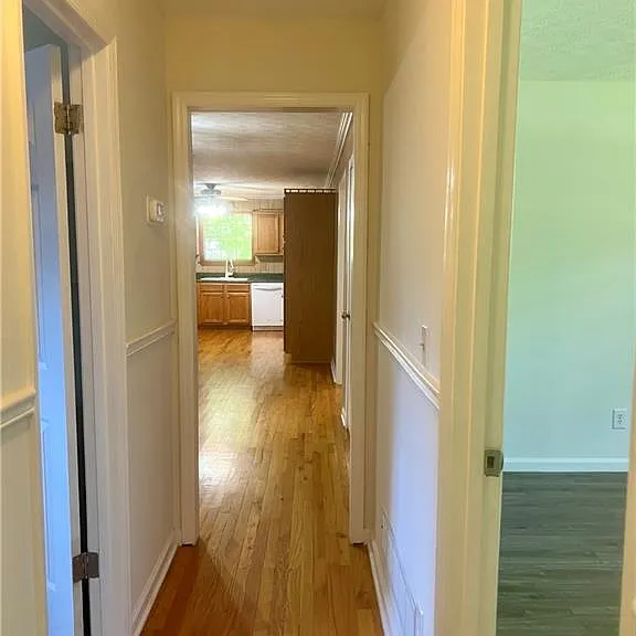 6695 Courtney Dr — Photo 10