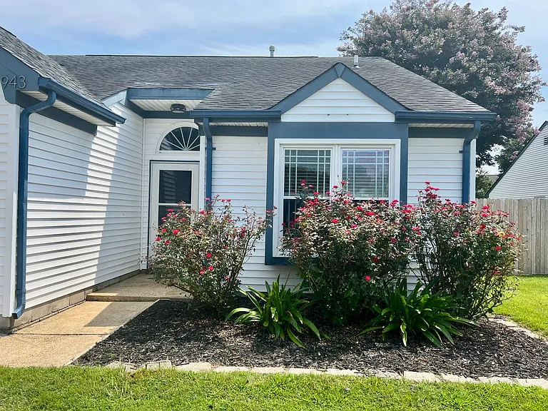943 Chigwell Rd — Photo 35