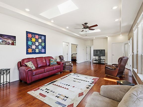 5th image of 33 Joy Rd