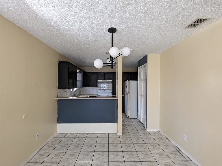 2210 W Elisa Ln — Photo 133