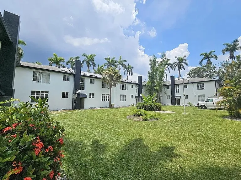 Arvelee Apartments — Photo 5
