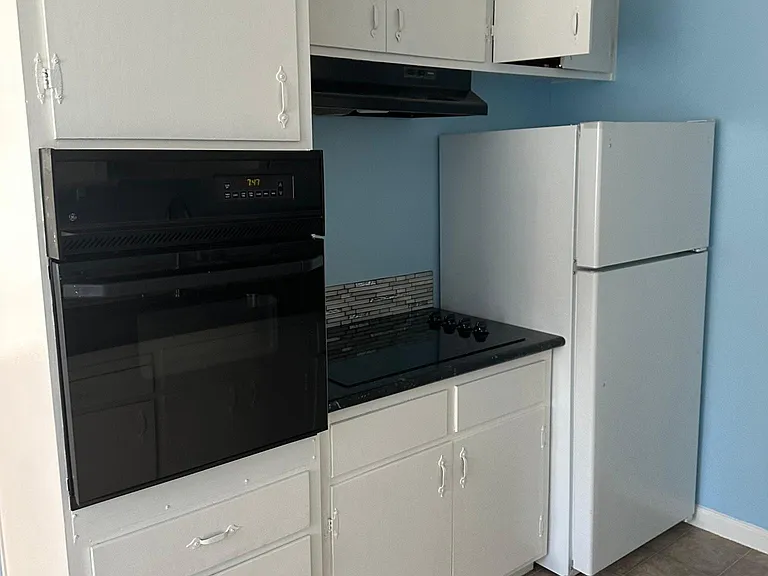 1421 Gordon St #12 — Photo 11