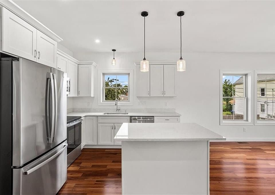 1st image of 11 Stone St Unit E