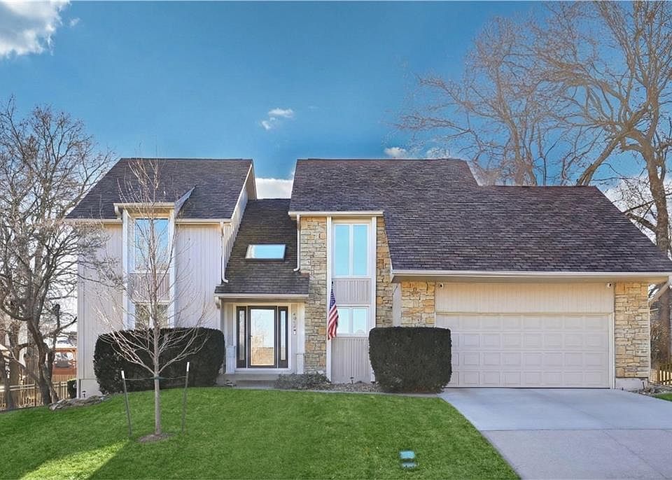 1st image of 4014 NE Woodridge Dr