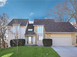 4014 NE Woodridge Dr, Lees Summit, MO 64064