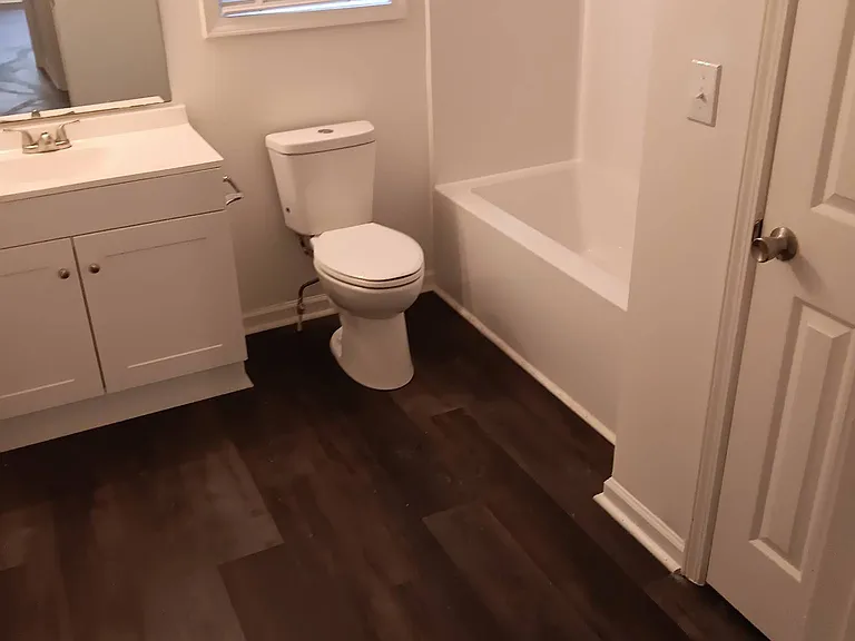 2020 Oakwood Dr #2020 — Photo 9