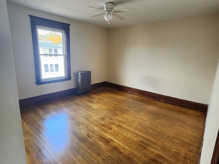 33 Bradley St #3R — Photo 4