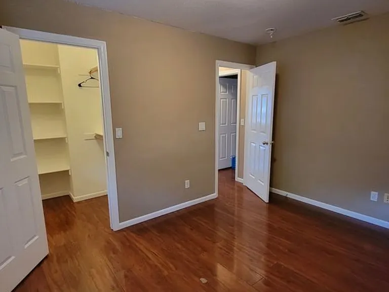 2249 Fallwater Ln — Photo 6