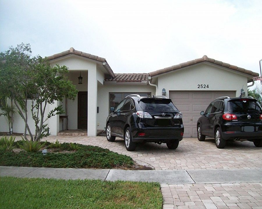 1st image of 2524 NE 51st St