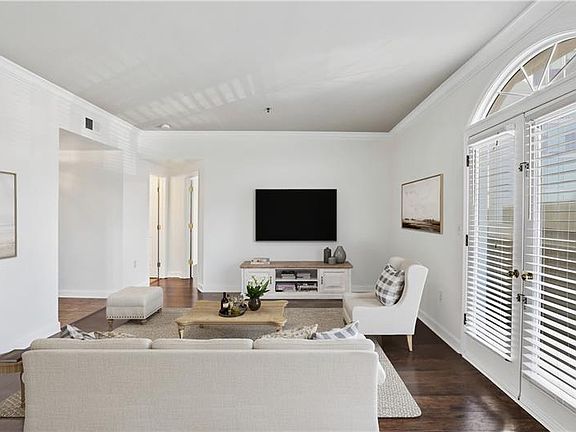 3rd image of 2161 Peachtree Rd NE APT 205
