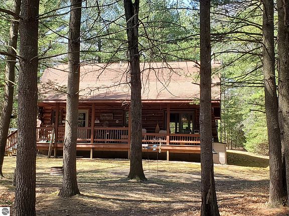 3rd image of 333 W Pine Log Trl