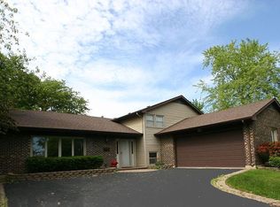 880 Brush Hill Ln, Lake Zurich, IL 60047