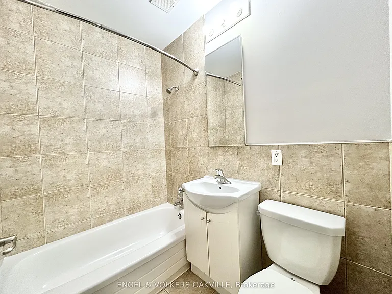 90 25th St #8 — Photo 5
