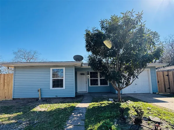 2921 Tarpey Ave, Texas City, TX 77590