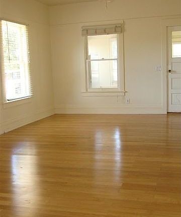 4th image of 21196 Broadway