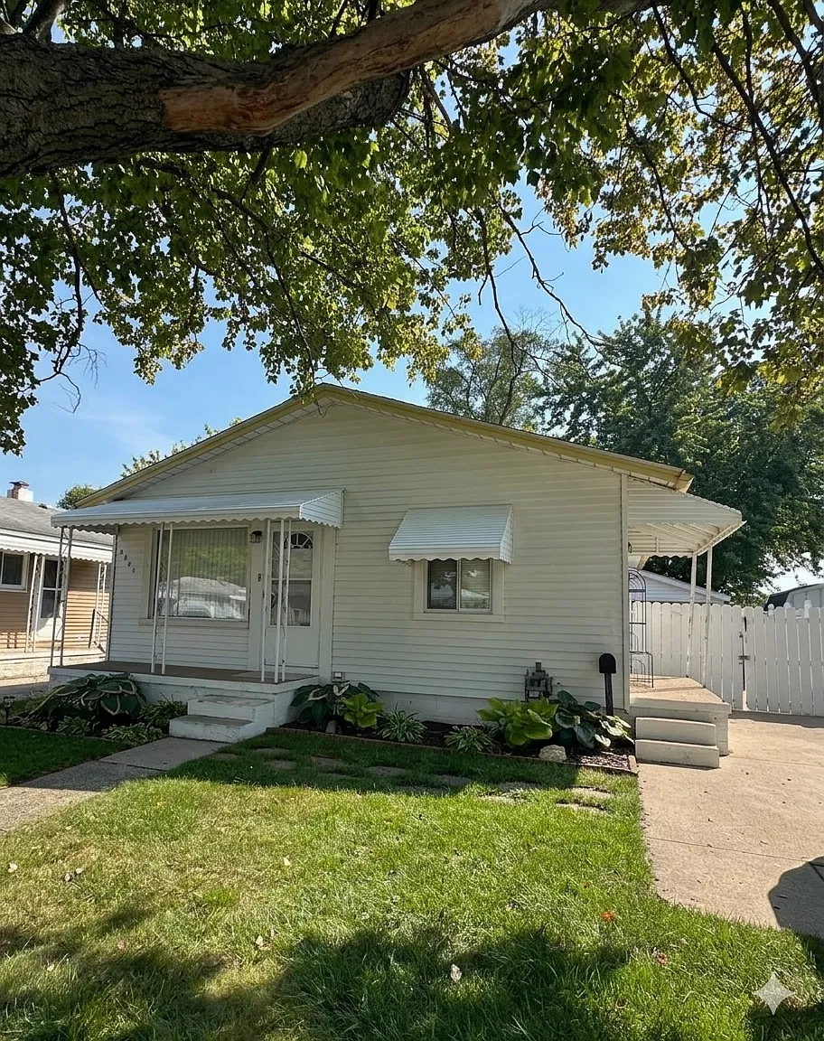 3 bed, 1000 sqft, $1,525 — Photo 1