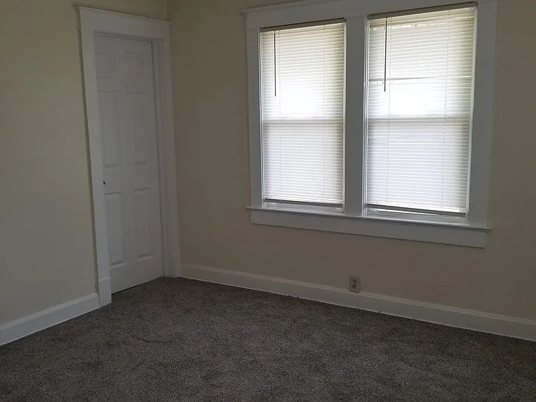 2127 S Scott Ave — Photo 6