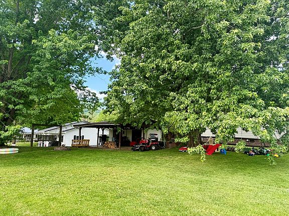 3rd image of 350 Eagles Rd