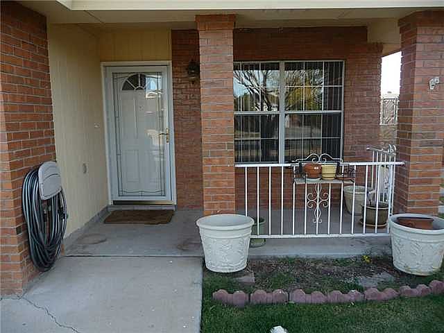 1st image of 2822 Castle Hill Cir