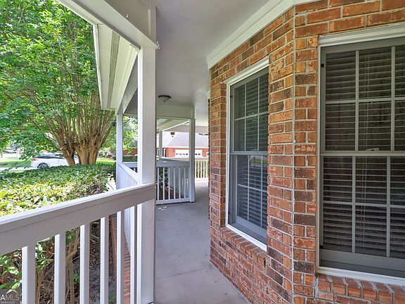 2nd image of 113 Red Bluff Cir