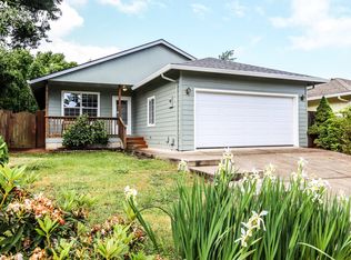 813 Arthur Ave, Cottage Grove, OR 97424