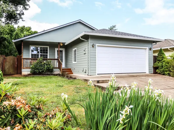 813 Arthur Ave, Cottage Grove, OR 97424