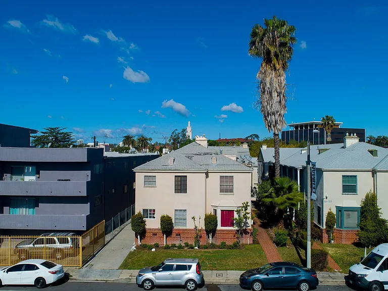 Crenshaw Park Apartments — Photo 27