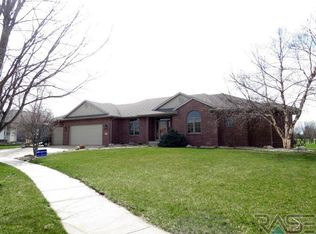 605 Sagehorn Dr, Hartford, SD 57033