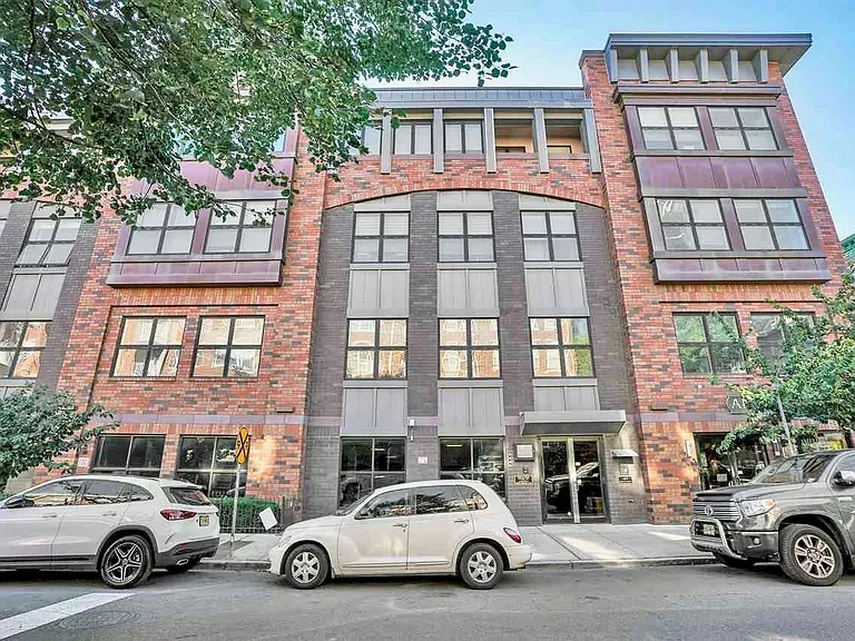 187 Warren St #306 — Photo 16