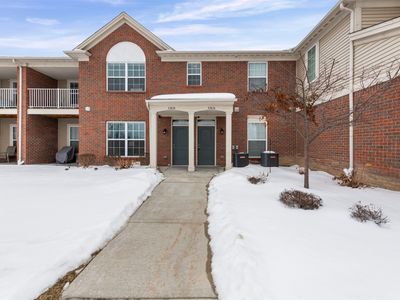 51876 E Pointe Ln, Chesterfield, MI, 48051