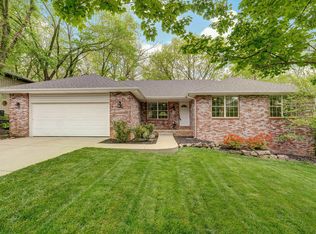 504 E McArthur Dr, Springfield, MO 65810