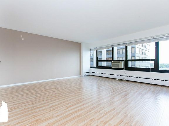 2nd image of 3123 N Lake Shore Dr