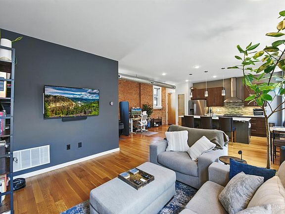 5th image of 34 E 14th St APT 301