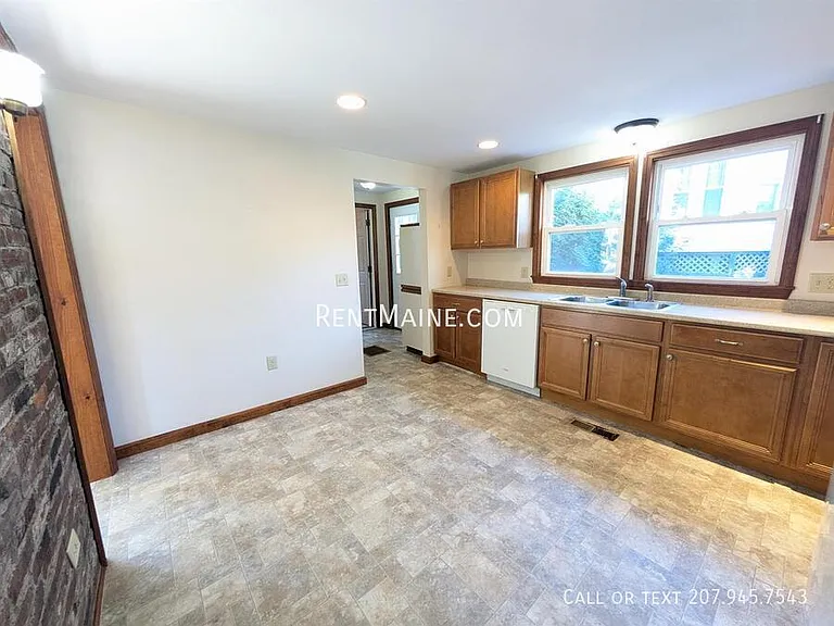 40 Dillingham St — Photo 2