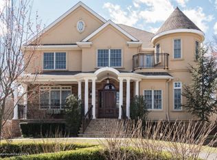 732 S Lake Dr, Lakewood, NJ