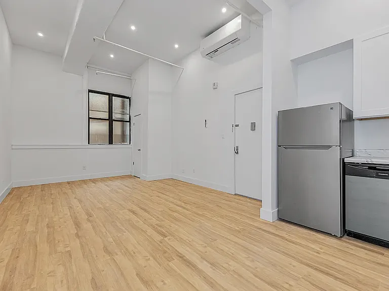 81 Willoughby St #410 — Photo 1